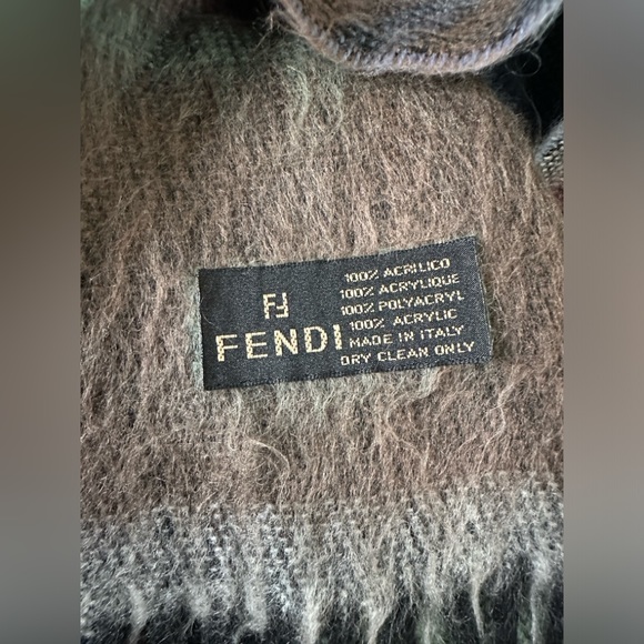 Fendi scarf - Picture 3 of 8